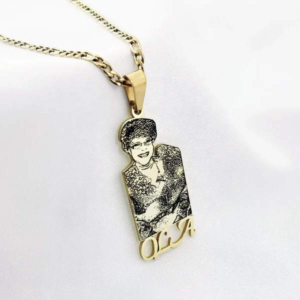 Personalized photo necklace for family